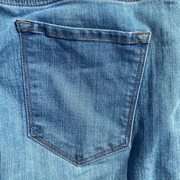 Old Navy Curvy Profile mid-rise tall jeans. What a great pair of jeans. Bargain. - Picture 5 of 6